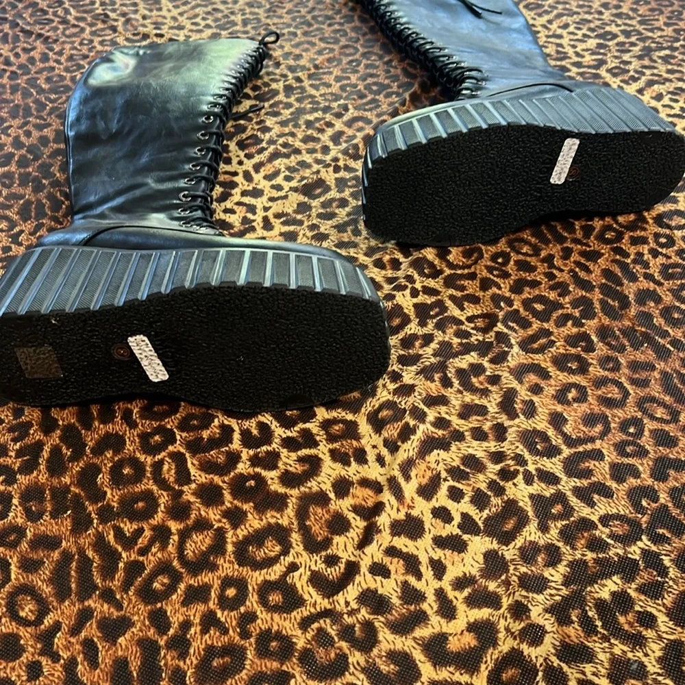 Platform lace up boots - Picture 2 of 4